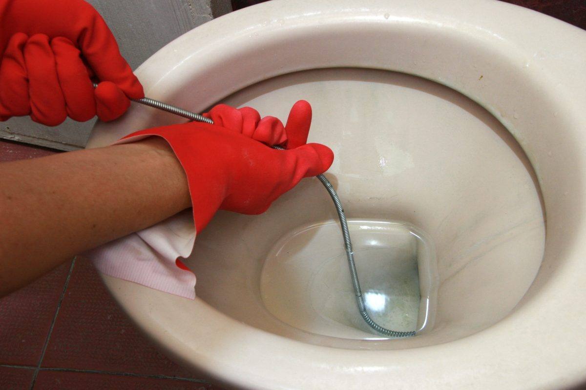 8 maneiras de desentupir seu vaso sanitário sem um desentupidor