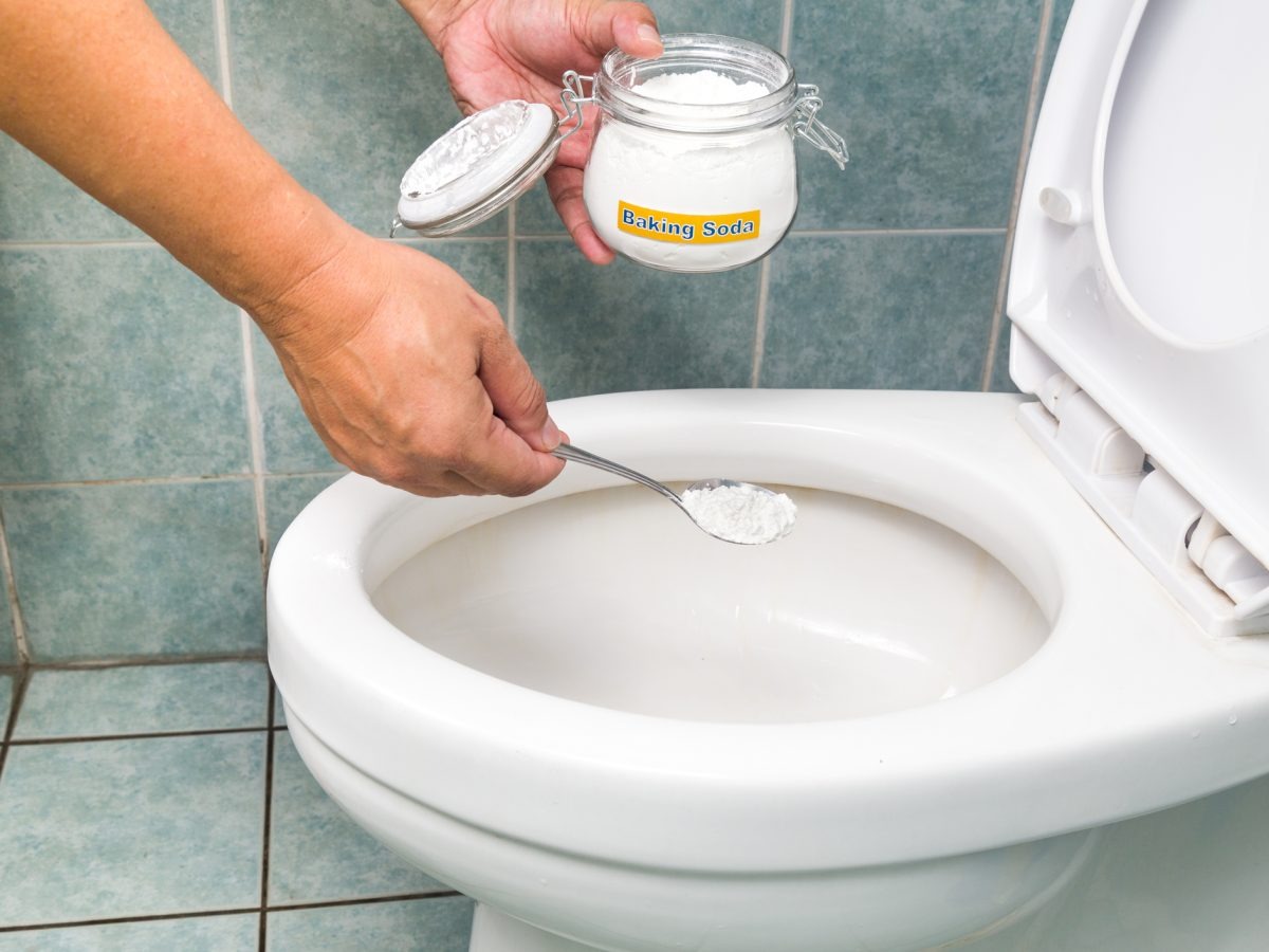 8 maneiras de desentupir seu vaso sanitário sem um desentupidor